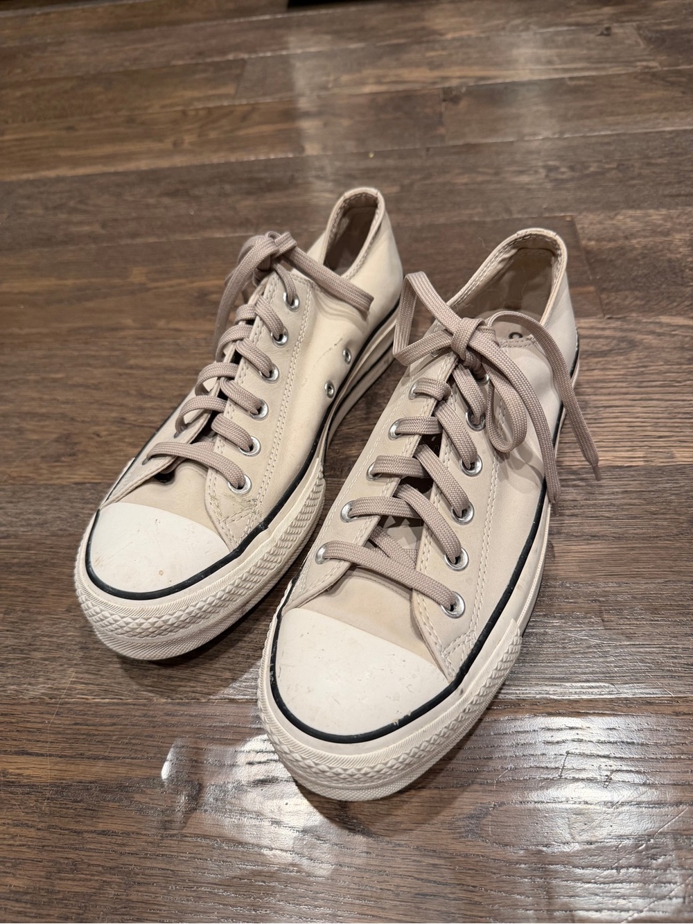 Converse Low Top Sneakers in Light Beige and White